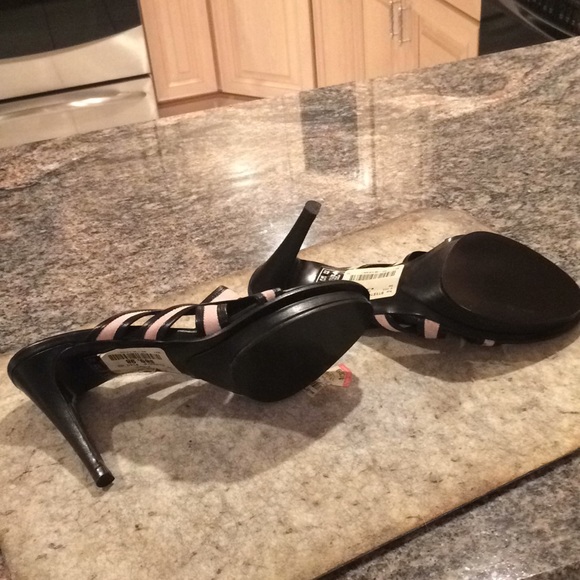 Kenneth Cole Pink/Black platform heels 8 1/2M - Picture 7 of 7